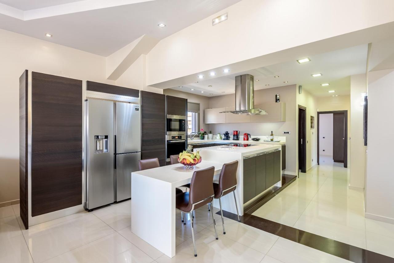 Luxury Villa In City Center With Rooftop Swimming Pool La Canea Esterno foto