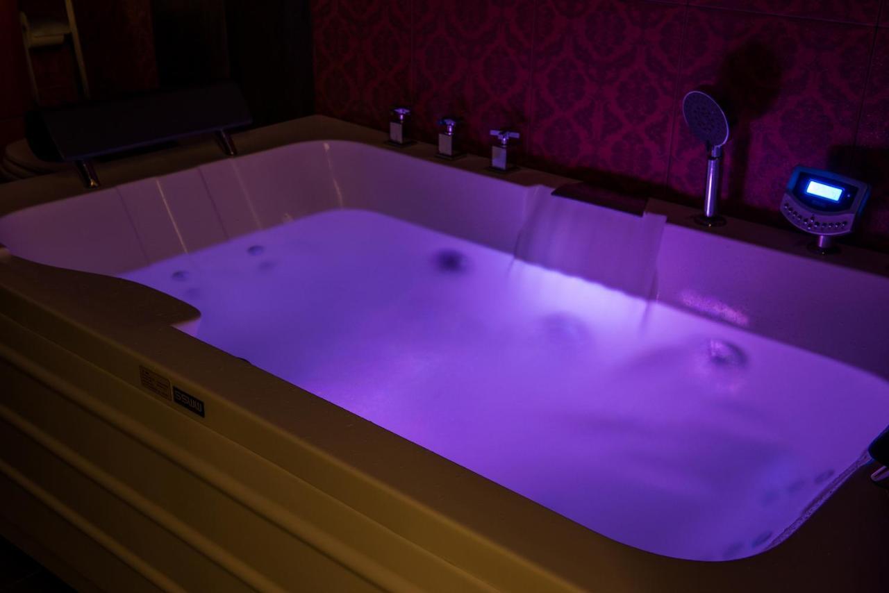 Luxury Villa In City Center With Rooftop Swimming Pool La Canea Esterno foto